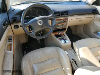 1999 Volkswagen Passat GLS with VIN WVWPD63B5XE497918, listed as a Copart auction lot 75795044 with 121,229 mi miles and Salvage Title. Bid and sale history available at carsss.com. Image 8.