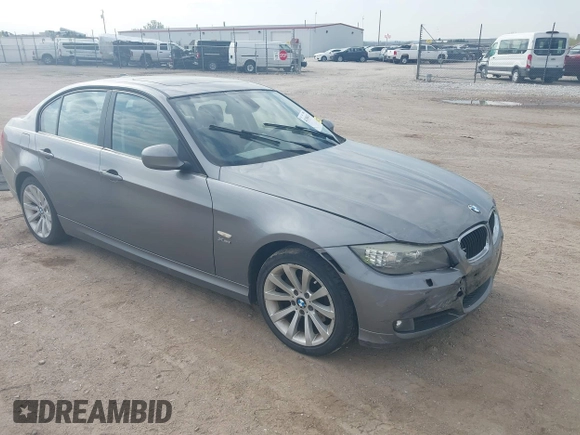 2011 BMW 3 Series 328i xDrive z VIN WBAPK5C52BF123454, wystawiony jako IAAI lot #42108474 z przebiegiem 111 165 mil mil oraz . Historia ofert i sprzedaży dostępna na DreamBid. Obrazek 1.