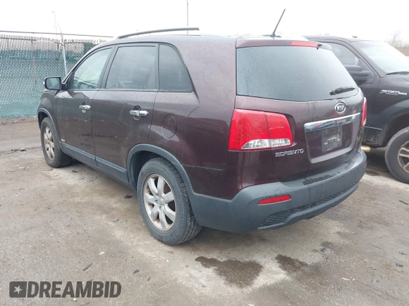 2013 Kia Sorento LX with VIN 5XYKTDA21DG348056, listed as a IAAI auction lot 42020513 with 233,308 mi miles. Bid and sale history available at carsss.com. Image 3.