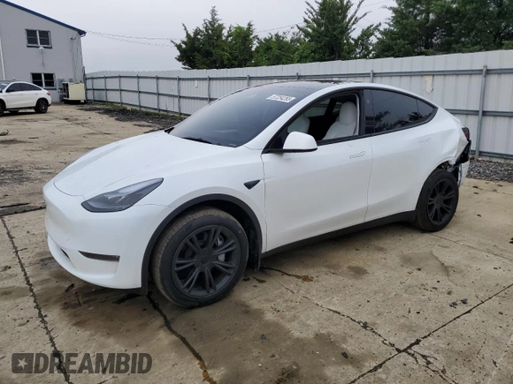 2024 Tesla Model Y Long Range with VIN 7SAYGDEE2RA329081, listed as a Copart auction lot 57254265 with 2,325 mi miles and Salvage title. Bid and sale history available at DreamBid. Image 1.