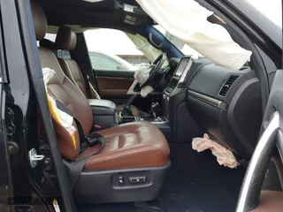 2016 Toyota Land Cruiser with VIN JTMCY7AJ6G4038101, listed as a IAAI auction lot 41613369 with 151,593 mi miles. Bid and sale history available at carsss.com. Image 5.