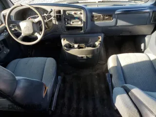 2000 Chevrolet Express with VIN 1GAHG39R8Y1258153, listed as a Copart auction lot 82823374 with 172,336 mi miles and Salvage Title. Bid and sale history available at carsss.com. Image 8.