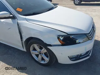 2015 Volkswagen Passat 1.8T Limited Edition with VIN 1VWAT7A34FC085880, listed as a IAAI auction lot 42007677 with 184,722 mi miles. Bid and sale history available at carsss.com. Image 6.