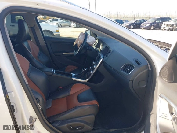 2016 Volvo V60 Cross Country T5 with VIN YV4612HK7G1008879, listed as a IAAI auction lot 41827758 with 144,925 mi miles. Bid and sale history available at carsss.com. Image 5.