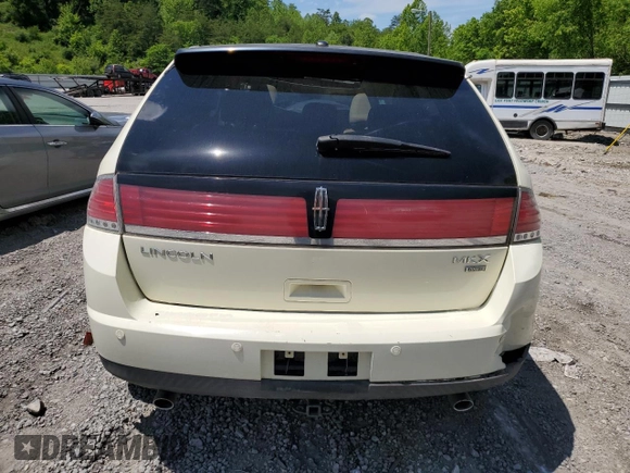 2008 Lincoln MKX z VIN 2LMDU88C28BJ09217, wystawiony jako Copart lot #56649345 z przebiegiem 179 870 mil mil oraz Szkoda całkowita • Salvage title. Historia ofert i sprzedaży dostępna na DreamBid. Obrazek 6.