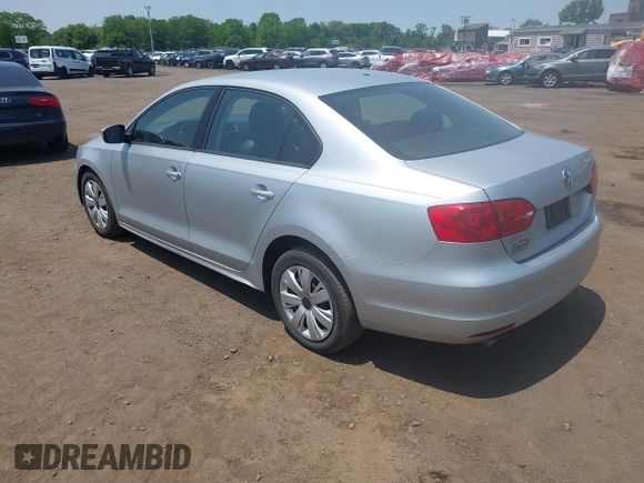 2012 Volkswagen Jetta SE z VIN 3VWDP7AJ5CM309927, wystawiony jako IAAI lot #42414951 z przebiegiem 128 109 mil mil oraz . Historia ofert i sprzedaży dostępna na DreamBid. Obrazek 3.