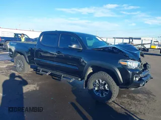 2021 Toyota Tacoma 4WD SR5 with VIN 3TMDZ5BN6MM111605, listed as a IAAI auction lot 41265774 with 68,043 mi miles. Bid and sale history available at carsss.com. Image 1.