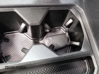 2024 Volkswagen Tiguan SE z VIN 3VV3B7AX7RM106937, wystawiony jako IAAI lot #42845192 z przebiegiem 32 134 mil mil oraz . Historia ofert i sprzedaży dostępna na DreamBid. Obrazek 17.