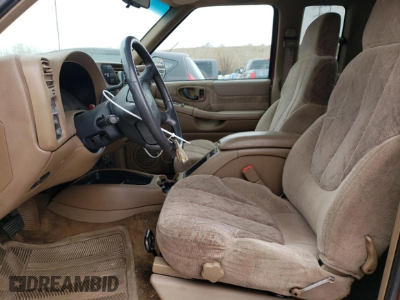 1998 GMC Sonoma SLS with VIN 1GTCT19X7W8511001, listed as a Copart auction lot 84243954 with 169,663 mi miles and Clean Title. Bid and sale history available at carsss.com. Image 7.