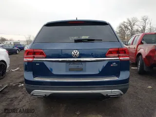 2018 Volkswagen Atlas 3.6L V6 SE with VIN 1V2KR2CA9JC569104, listed as a IAAI auction lot 41677640 with 53,360 mi miles. Bid and sale history available at carsss.com. Image 17.