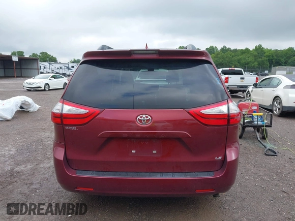 2018 Toyota Sienna LE Auto Access Seat с VIN 5TDKZ3DCXJS958114, выставлен на аукционе IAAI как лот 42429204 с пробегом 165 140 миль миль и . История ставок и продаж доступна на DreamBid. Изображение 16.