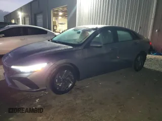 2024 Hyundai Elantra SEL z VIN KMHLM4DG6RU834405, wystawiony jako Copart lot #51646635 z przebiegiem 16 177 mil mil oraz Szkoda całkowita • Salvage title. Historia ofert i sprzedaży dostępna na DreamBid. Obrazek 1.