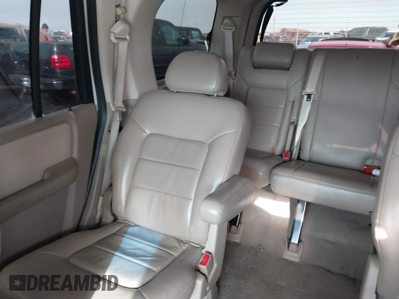 2006 Ford Expedition Limited with VIN 1FMFU19546LA23593, listed as a IAAI auction lot 41225947 with 190,418 mi miles. Bid and sale history available at carsss.com. Image 8.