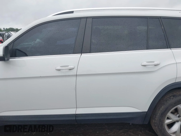 2018 Volkswagen Atlas Launch Edition with VIN 1V2BR2CA2JC512016, listed as a IAAI auction lot 42252569 with 130,628 mi miles and . Bid and sale history available at DreamBid. Image 14.