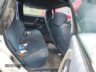 1993 Oldsmobile Cutlass Ciera S z VIN 1G3AG54N1P6455773, wystawiony jako IAAI lot #42340327 z przebiegiem 107 933 mil mil oraz . Historia ofert i sprzedaży dostępna na DreamBid. Obrazek 8.