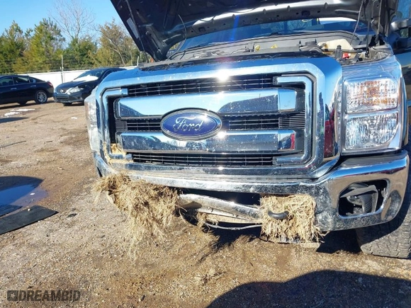 2015 Ford Super Duty F-250 SRW Lariat with VIN 1FT7W2BT2FEA01422, listed as a IAAI auction lot 41281819 with 170,832 mi miles. Bid and sale history available at carsss.com. Image 6.