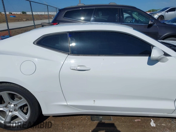 2019 Chevrolet Camaro 1LT z VIN 1G1FB1RX0K0149384, wystawiony jako IAAI lot #42106283 z przebiegiem 61 738 mil mil oraz . Historia ofert i sprzedaży dostępna na DreamBid. Obrazek 13.
