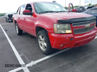 2007 Chevrolet Avalanche LTZ z VIN 3GNEC12J97G302411, wystawiony jako IAAI lot #42236491 z przebiegiem 271 454 mil mil oraz . Historia ofert i sprzedaży dostępna na DreamBid. Obrazek 6.