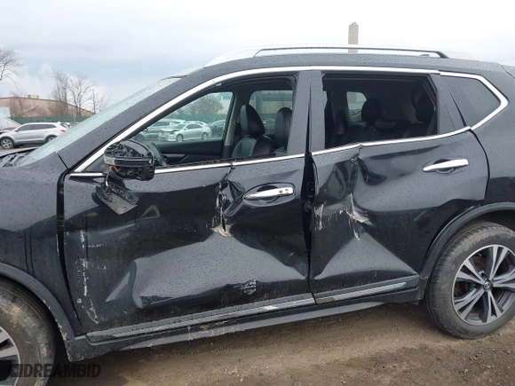2018 Nissan Rogue S with VIN 5N1AT2MV0JC700111, listed as a IAAI auction lot 41682950 with 1 mi miles. Bid and sale history available at carsss.com. Image 6.