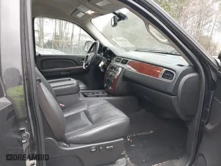 2009 Chevrolet Silverado 1500 LTZ with VIN 3GCEK33309G212297, listed as a IAAI auction lot 41716572 with 158,451 mi miles. Bid and sale history available at carsss.com. Image 5.