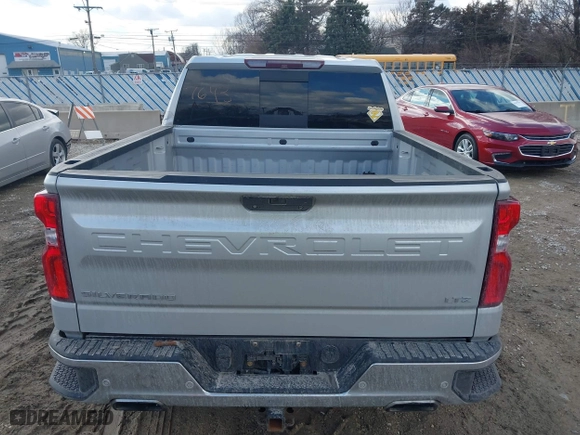 2019 Chevrolet Silverado 1500 LTZ with VIN 1GCUYGELXKZ154980, listed as a IAAI auction lot 41687643 with 139,023 mi miles. Bid and sale history available at carsss.com. Image 17.