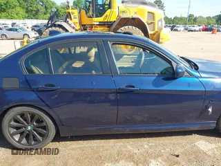 2011 BMW 3 Series 328i с VIN WBAPH7G5XBNN02082, выставлен на аукционе IAAI как лот 41988349 с пробегом 142 190 миль миль и . История ставок и продаж доступна на DreamBid. Изображение 13.