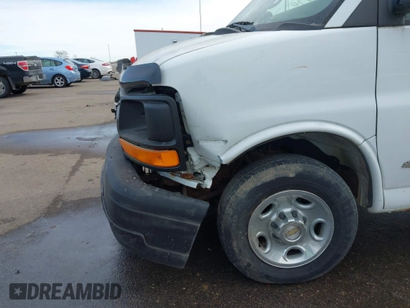 2004 Chevrolet Express Cargo Van with VIN 1GCGG29V441244822, listed as a IAAI auction lot 41636561 with 1 mi miles. Bid and sale history available at carsss.com. Image 6.