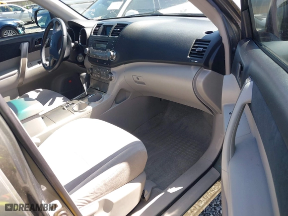 2009 Toyota Highlander Sport with VIN JTEES43A692121575, listed as a IAAI auction lot 42019383 with 171,076 mi miles. Bid and sale history available at carsss.com. Image 5.
