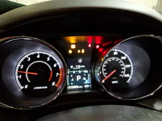 2023 Mitsubishi Outlander ES z VIN JA4ARUAU4PU013625, wystawiony jako Copart lot #52600135 z przebiegiem 33 660 mil mil oraz Szkoda całkowita • Salvage title. Historia ofert i sprzedaży dostępna na DreamBid. Obrazek 9.