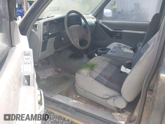 1991 Ford Explorer z VIN 1FMCU24X3MUA54214, wystawiony jako IAAI lot #42010794 z przebiegiem 55 239 mil mil oraz . Historia ofert i sprzedaży dostępna na DreamBid. Obrazek 5.