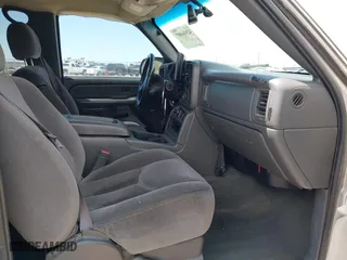 2004 GMC Sierra 1500 Crew Cab SLE with VIN 2GTEK13T841341748, listed as a IAAI auction lot 42036007 with 227,164 mi miles. Bid and sale history available at carsss.com. Image 5.