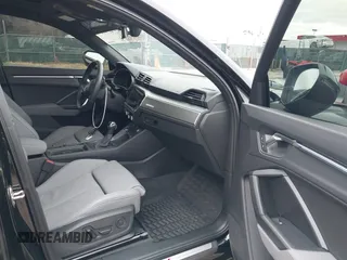 2024 Audi Q3 S line Premium Plus z VIN WA1EECF33R1086173, wystawiony jako IAAI lot #41741276 z przebiegiem 8987 mil mil oraz . Historia ofert i sprzedaży dostępna na DreamBid. Obrazek 5.