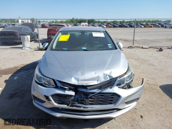 2017 Chevrolet Cruze LS z VIN 1G1BC5SM8H7252748, wystawiony jako IAAI lot #42027880 z przebiegiem 88 114 mil mil oraz . Historia ofert i sprzedaży dostępna na DreamBid. Obrazek 12.