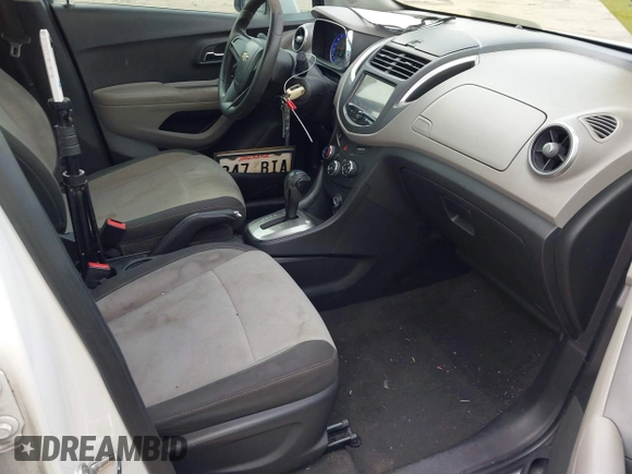 2015 Chevrolet Trax LS with VIN KL7CJKSB8FB087564, listed as a IAAI auction lot 41646208 with 179,335 mi miles. Bid and sale history available at carsss.com. Image 5.