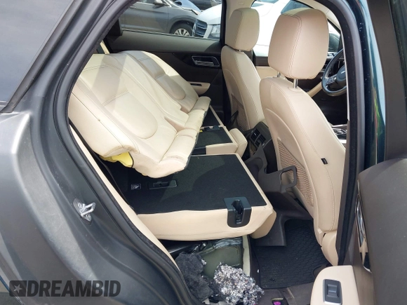 2017 Jaguar F-Pace 35t Prestige z VIN SADCK2BV4HA087827, wystawiony jako IAAI lot #41980338 z przebiegiem Nie podano mil oraz . Historia ofert i sprzedaży dostępna na DreamBid. Obrazek 8.