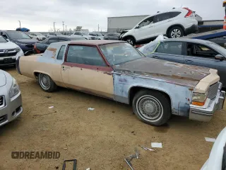1981 Cadillac Fleetwood z VIN 1G6AB4790B9242220, wystawiony jako Copart lot #88823935 z przebiegiem 57 484 mil mil oraz Szkoda całkowita • Salvage title. Historia ofert i sprzedaży dostępna na DreamBid. Obrazek 4.