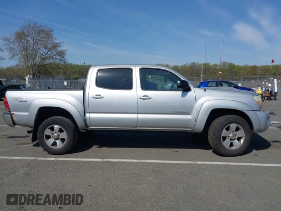 2006 Toyota Tacoma PreRunner z VIN 5TEJU62N66Z235712, wystawiony jako IAAI lot #42102058 z przebiegiem 264 012 mil mil oraz . Historia ofert i sprzedaży dostępna na DreamBid. Obrazek 13.