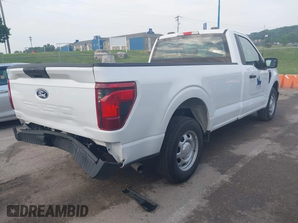 2024 Ford F-150 XL z VIN 1FTMF1KP3RKF57535, wystawiony jako IAAI lot #42477026 z przebiegiem 1 781 mil mil oraz . Historia ofert i sprzedaży dostępna na DreamBid. Obrazek 4.