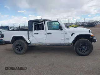 2021 Jeep Gladiator High Altitude z VIN 1C6HJTFG2ML567988, wystawiony jako IAAI lot #42103576 z przebiegiem 74 849 mil mil oraz . Historia ofert i sprzedaży dostępna na DreamBid. Obrazek 13.