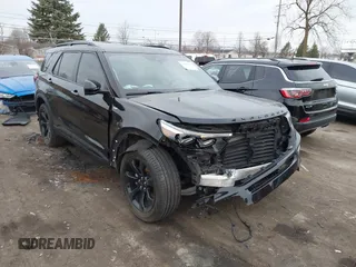 2022 Ford Explorer ST-Line z VIN 1FMSK8KH6NGC45223, wystawiony jako IAAI lot #41811162 z przebiegiem 18 371 mil mil oraz . Historia ofert i sprzedaży dostępna na DreamBid. Obrazek 1.
