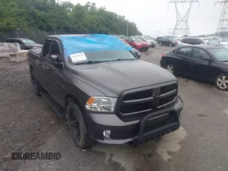 2015 Ram 1500 Express z VIN 1C6RR7FT4FS731476, wystawiony jako IAAI lot #42448640 z przebiegiem 104 713 mil mil oraz . Historia ofert i sprzedaży dostępna na DreamBid. Obrazek 6.