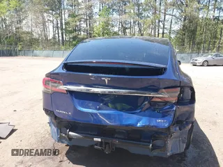 2016 Tesla Model X 70D z VIN 5YJXCBE20GF006744, wystawiony jako IAAI lot #42045005 z przebiegiem 169 619 mil mil oraz . Historia ofert i sprzedaży dostępna na DreamBid. Obrazek 6.