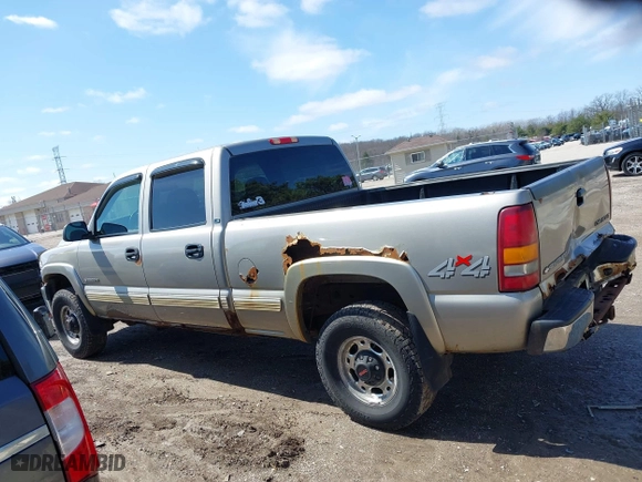 2002 Chevrolet Silverado 2500HD LS with VIN 1GCHK23U82F237150, listed as a IAAI auction lot 41918083 with 173,724 mi miles. Bid and sale history available at carsss.com. Image 14.