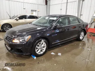 2017 Volkswagen Passat S z VIN 1VWAT7A33HC069690, wystawiony jako Copart lot #44550385 z przebiegiem 86 541 mil mil oraz Szkody całkowita. Historia ofert i sprzedaży dostępna na DreamBid. Obrazek 1.
