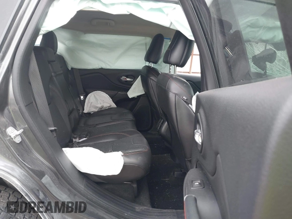 2015 Jeep Cherokee Trailhawk with VIN 1C4PJMBS0FW668730, listed as a IAAI auction lot 41462037 with 83,454 mi miles. Bid and sale history available at carsss.com. Image 8.