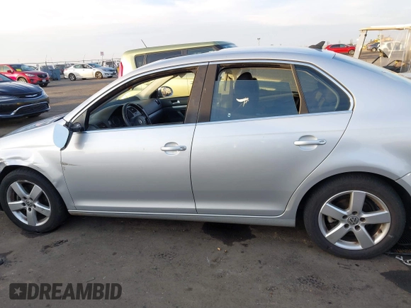 2008 Volkswagen Jetta Sedan SE with VIN 3VWRM71K98M053239, listed as a IAAI auction lot 41084364 with 182,575 mi miles. Bid and sale history available at carsss.com. Image 14.
