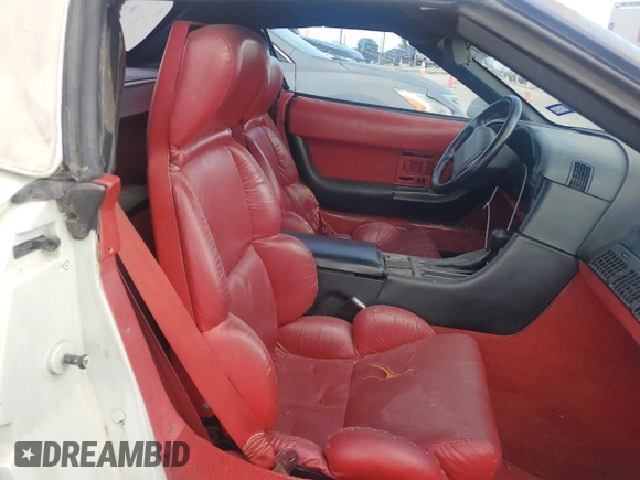 1990 Chevrolet Corvette z VIN 1G1YY3384L5108491, wystawiony jako Copart lot #80079124 z przebiegiem 133 543 mil mil oraz Czysty tytuł • Clean title. Historia ofert i sprzedaży dostępna na DreamBid. Obrazek 10.