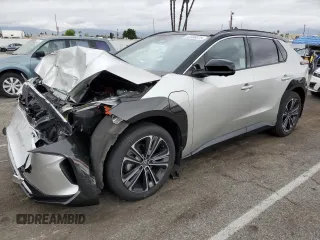 2023 Toyota bZ4X XLE z VIN JTMAAAAA3PA002070, wystawiony jako Copart lot #53396075 z przebiegiem 28 700 mil mil oraz Szkoda całkowita • Salvage title. Historia ofert i sprzedaży dostępna na DreamBid. Obrazek 1.