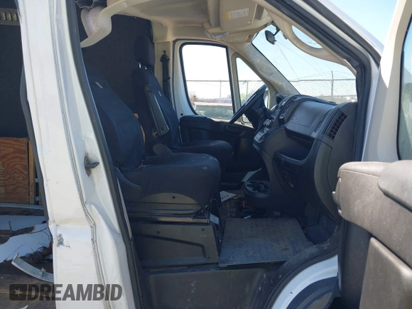 2018 Ram ProMaster Cargo z VIN 3C6TRVDG9JE148879, wystawiony jako IAAI lot #41803582 z przebiegiem 235 110 mil mil oraz . Historia ofert i sprzedaży dostępna na DreamBid. Obrazek 5.