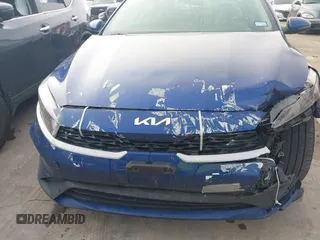 2023 Kia Forte LXS z VIN 3KPF24AD7PE652788, wystawiony jako IAAI lot #41854554 z przebiegiem 48 674 mil mil oraz . Historia ofert i sprzedaży dostępna na DreamBid. Obrazek 6.